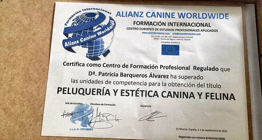 Título de Peluquería y Estética Canina y Felina de Patricia Barqueros Álvarez, Alianz Canine Worldwide, 2015